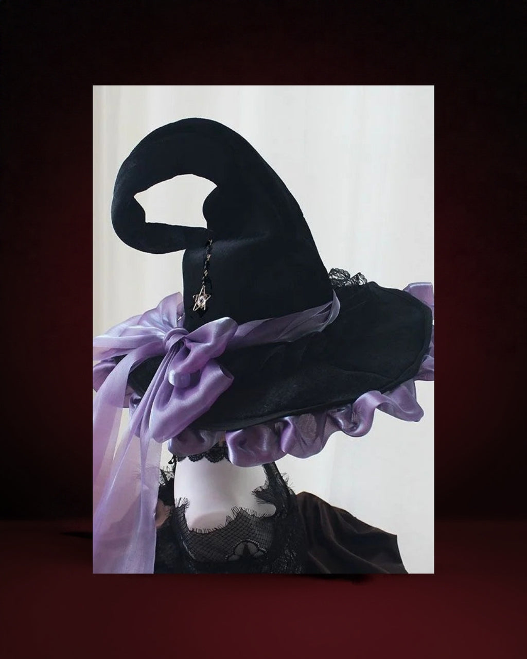 Chapeau de Sorcière Gothique avec Nœud Violet – photo premium Panoplia