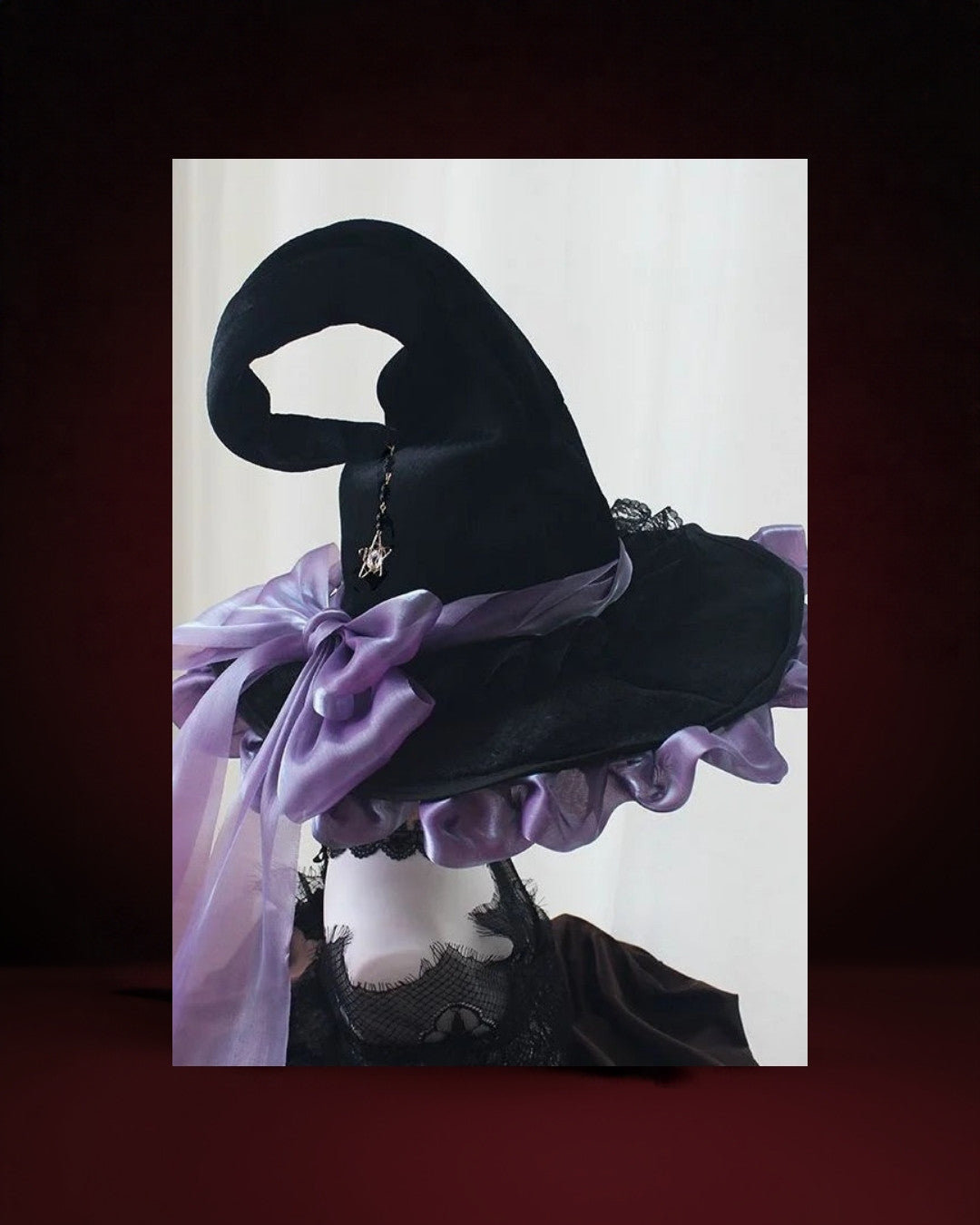 Chapeau de Sorcière Gothique avec Nœud Violet – photo premium Panoplia